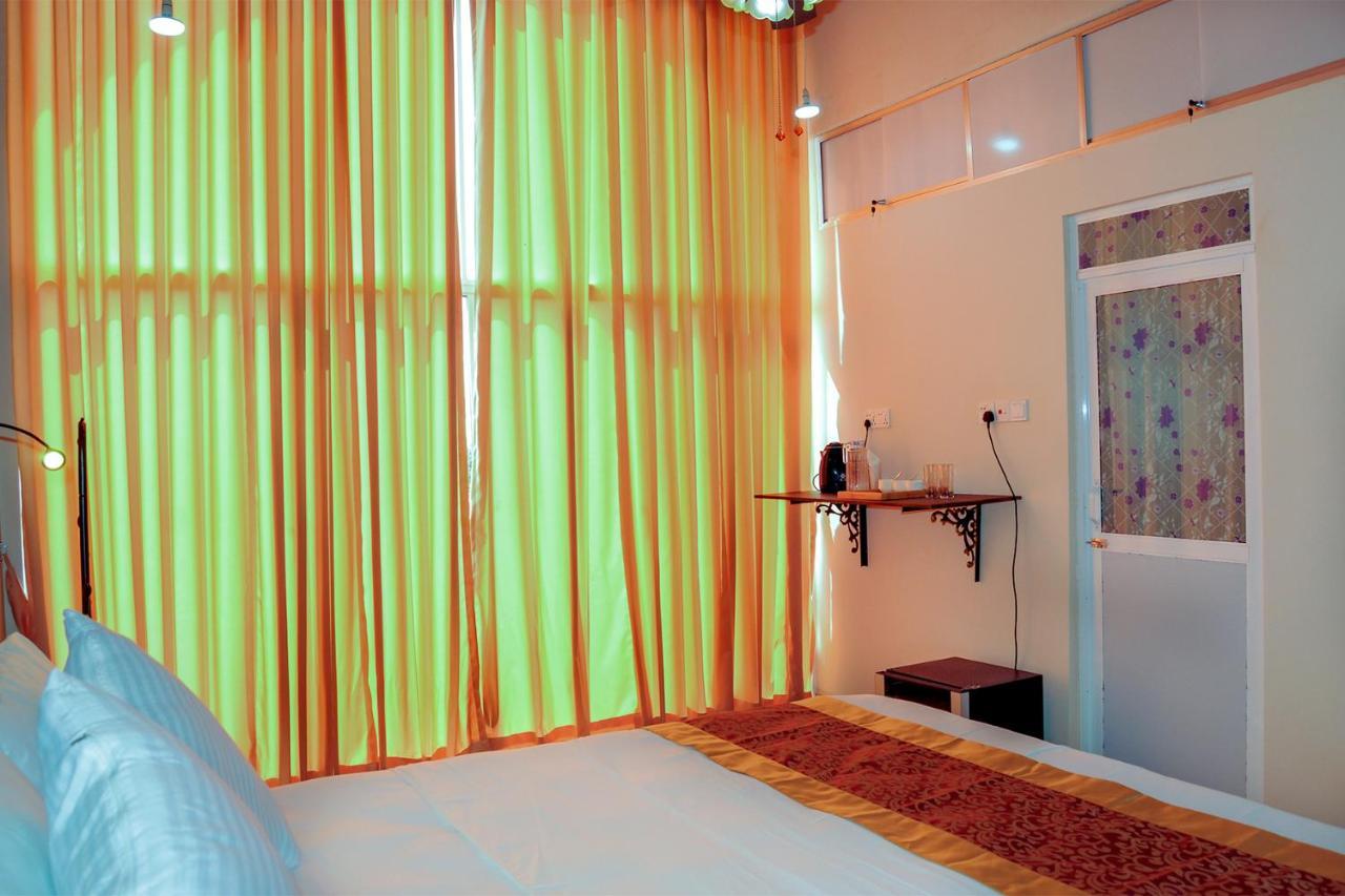 Hotel Woodycrest Trikunamalaja Zewnętrze zdjęcie