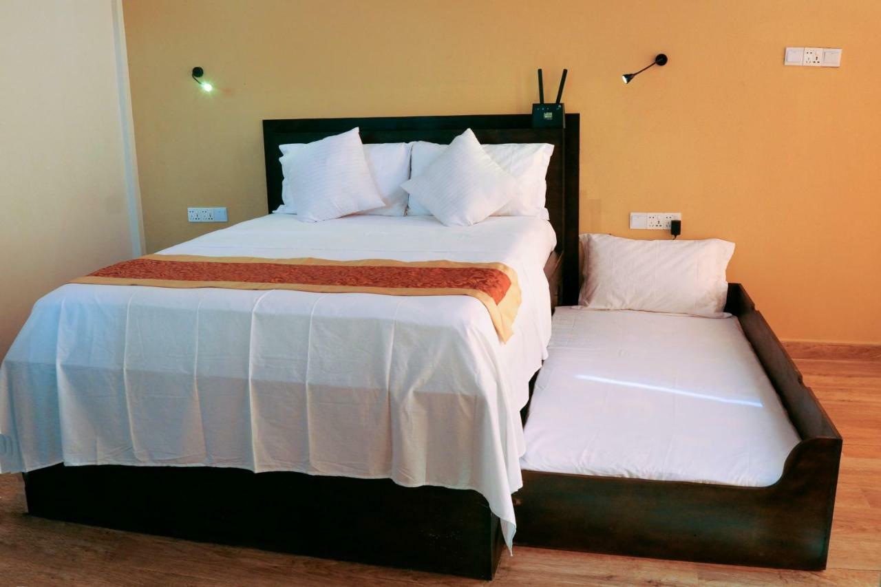 Hotel Woodycrest Trikunamalaja Zewnętrze zdjęcie